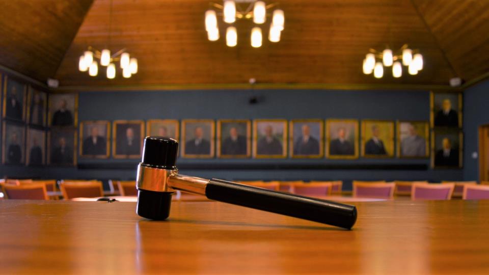 Lenke til artikkel: Kommunestyremøter koronastengt for publikum