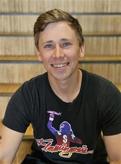 Mann som ser i kameraet - Klikk for stort bilde