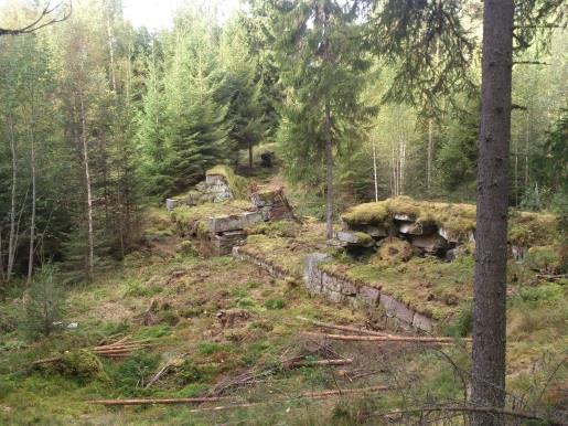 Rester av damanlegg - Klikk for stort bilde